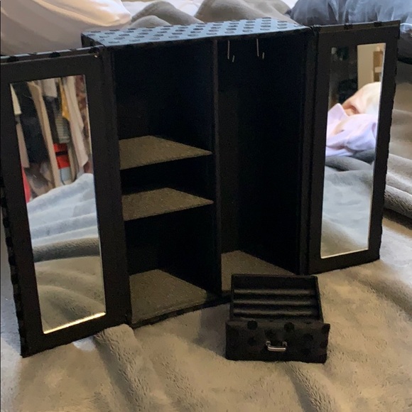 Mini Wardrobe Jewellery Box - Picture 3 of 3